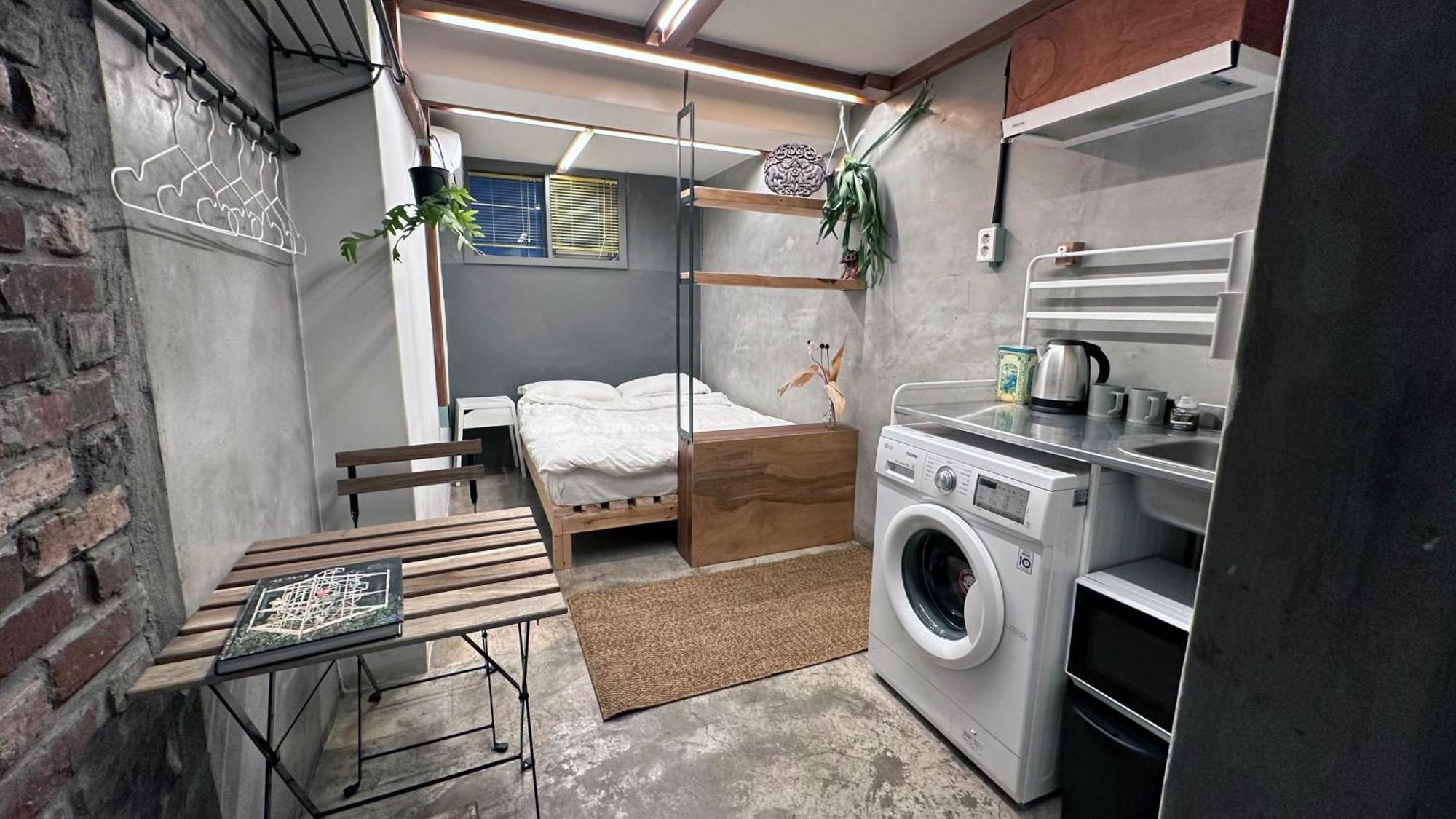 Hongdae Guesthouse Pajamaparty Сеул Экстерьер фото