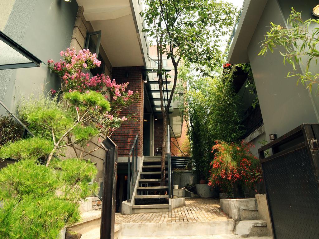 Hongdae Guesthouse Pajamaparty Сеул Экстерьер фото
